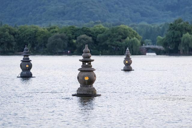 West Lake Boat Cruise